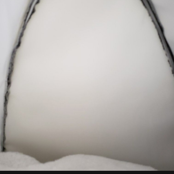 Grey & Silver Pet Bed - Picture 5 of 6